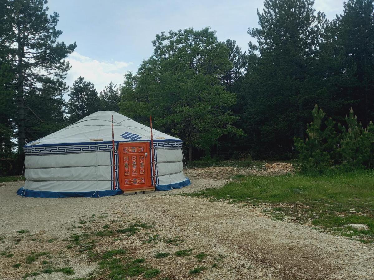 A Ventoux Yourte Monieux Dış mekan fotoğraf
