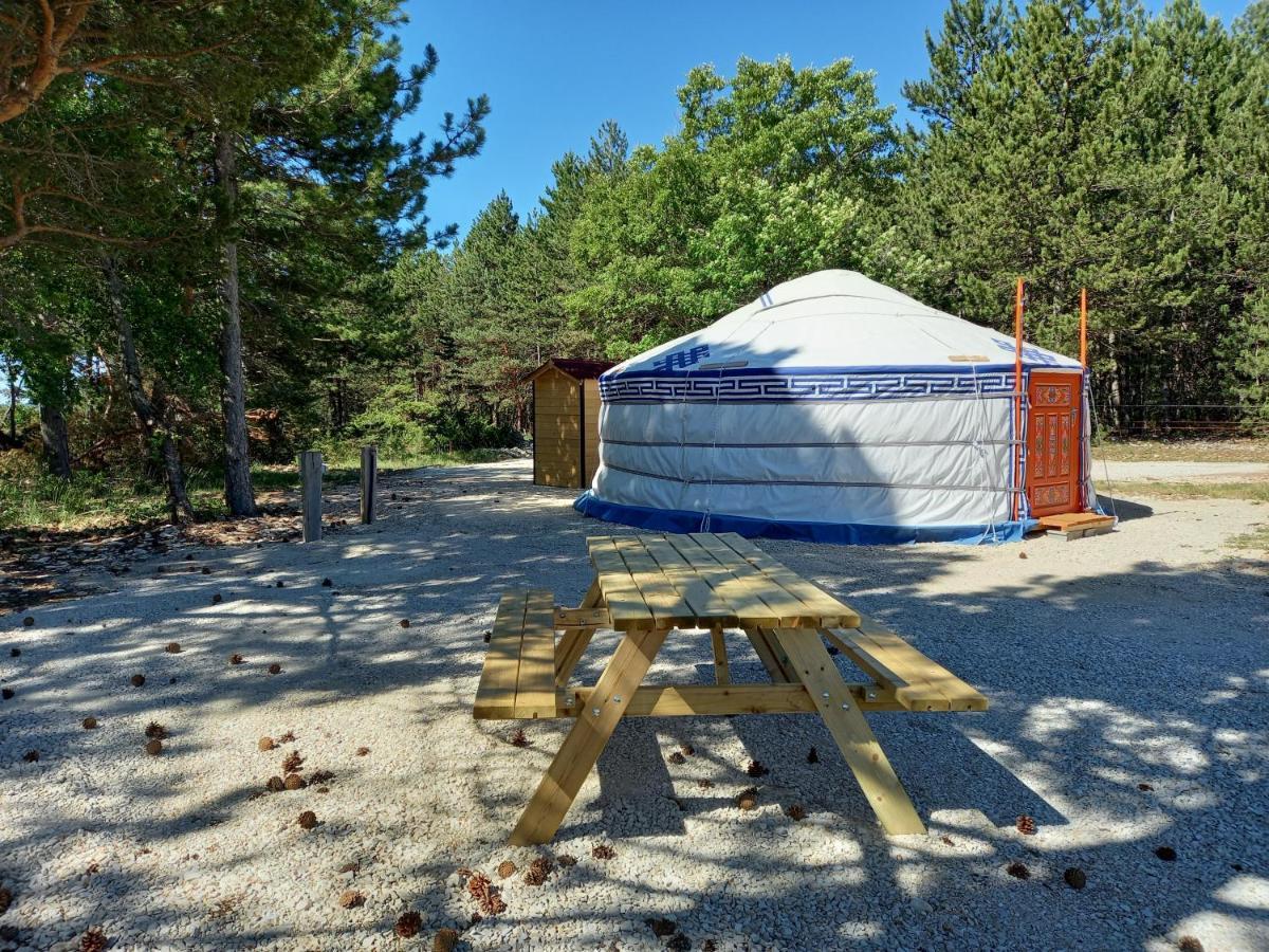 A Ventoux Yourte Monieux Dış mekan fotoğraf